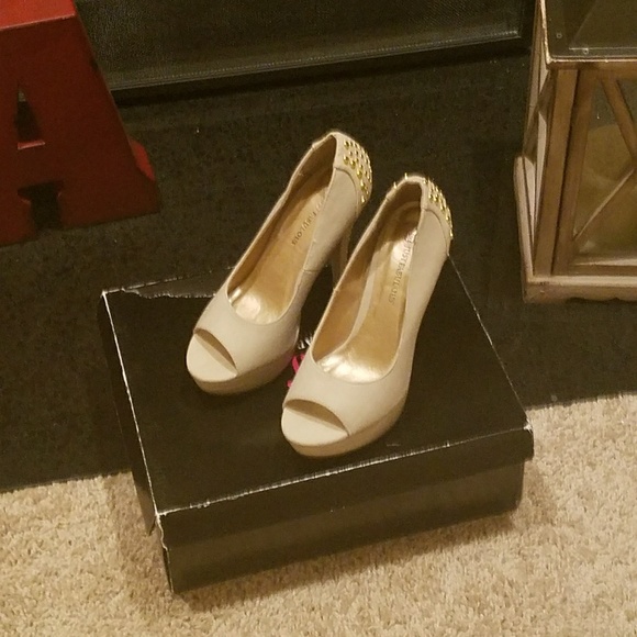 Women heels - Picture 3 of 3